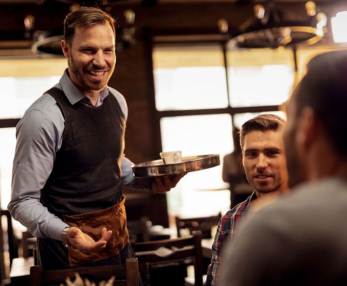 Kellner mit Inkasso (m/w/d) Vollzeitstelle 5 oder 6 Tage ab Juni